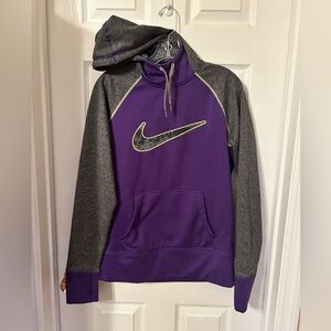 Nike Therma-Fit Women’s Medium Purple and Gray Pullover Hoodie Thumbholes